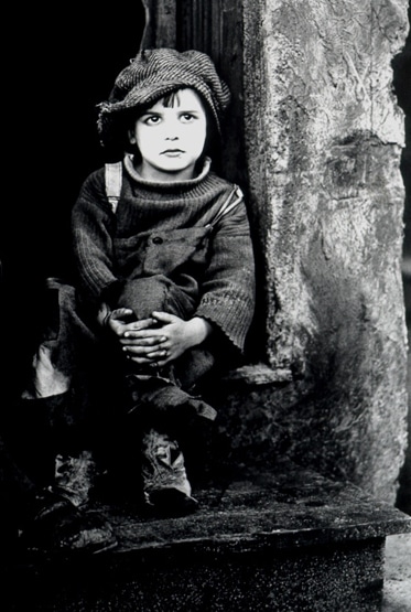 Jackie Coogan on the set of the movie The Kid (1921)